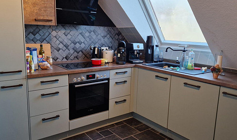 Charming top-floor apartment in a top location: free, central, ideal for singles & couples