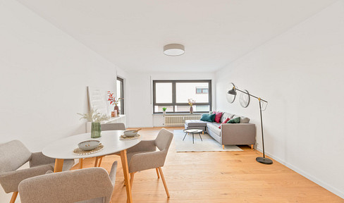 Bright and spacious 3-room apartment with 2 balconies, available without any commission fees.