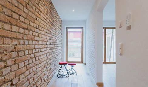 Loft-style "Flintstone" apartment in the heart of the city