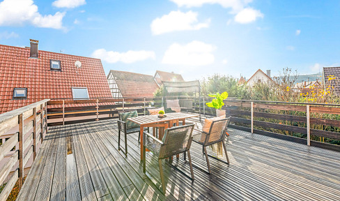 Provisionsfrei & Renoviert - 50qm Dachterrasse - Familienfreundliche Wohnung - Inkl. Küche & Garage