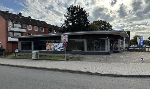 Gewerbefläche an gut frequentierter Straße mit 30 m umlaufender Schaufensterfront