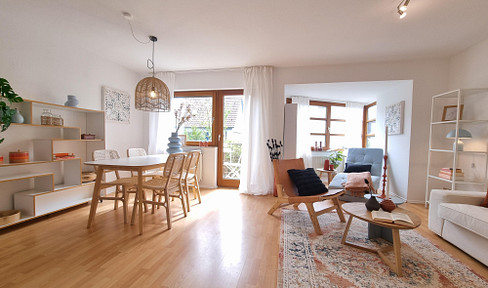 Beautiful end terraced house in a central location - FREE OF PROVISION-