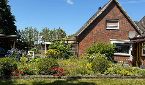 Attractive semi-detached house with 2 separate living areas in a beautiful location for rent