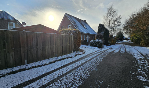 Einfamilienhaus mit Caport, Gewächshaus, Gartenhaus und Teichen