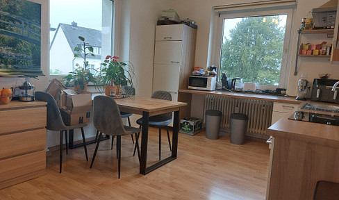 Exclusive apartment in Cologne-Merheim with fitted kitchen, dining area and bedroom cupboard