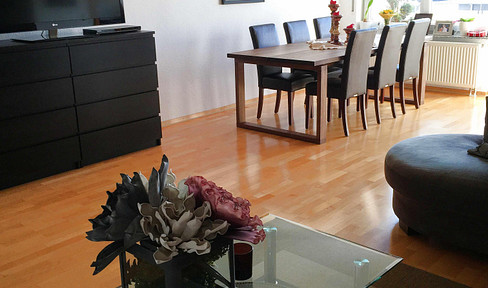 Sunny 3-room apartment with large west-facing balcony