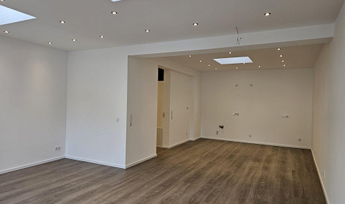 High-quality renovated 3.5-room apartment in the center of Bergisch Gladbach - first occupancy