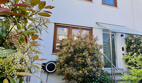 Stylishly renovated semi-detached house - close to the center