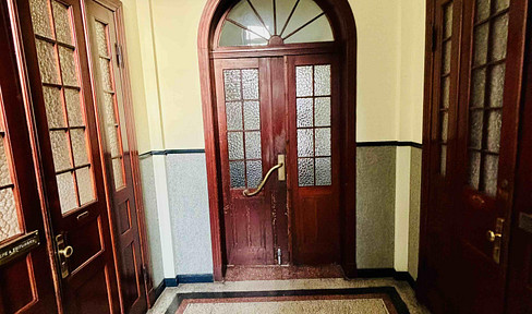 Besichtigung 19.12. / 20.12. (11-13h) TOP Lage, sanierter Altbau, sehr hell , S/W Balkon, EBK