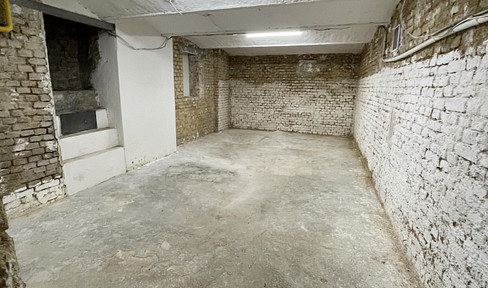 Warehouse/storage with courtyard access |near Lugnercity