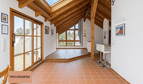 Bright 4-room maisonette apartment with a terrace, ideal for couples or families, and also suitable for a home office.