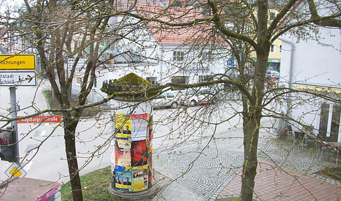 Central office with living area, shower, fitted kitchen, 2 underground parking spaces