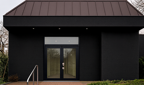 Offices & modern co-working space with courtyard access