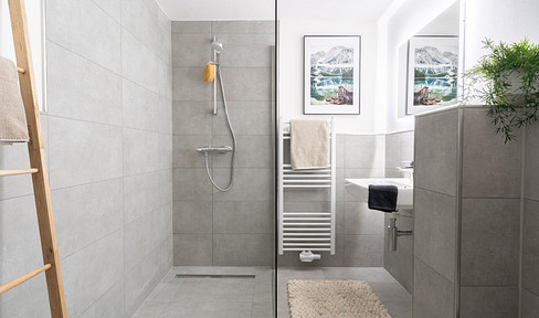 Erstbezug nach Renovierung: Moderne 2-Zimmer-Wohnung mit großem Balkon in St. Arnual