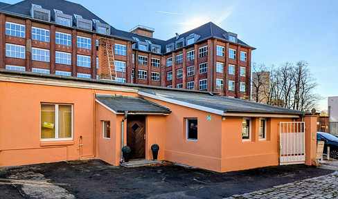 Office at ground level, quiet, option for 2 parking spaces