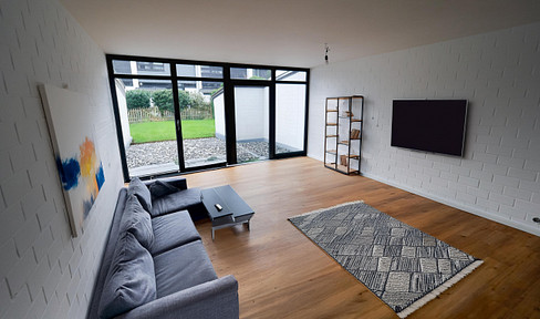 Neuwertiges Reihenmittelhaus mit PV-Anlage, Fußbodenheizung, neuem Dach, eigenem Garten & Garage