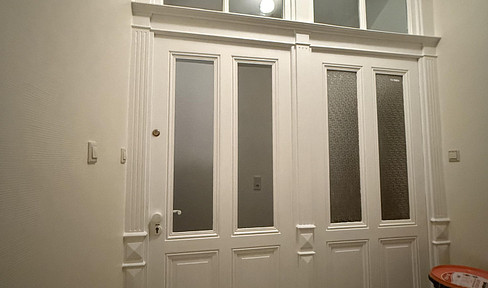 Charming & renovated 4-room old building apartment with balcony in Wuppertal - central & quiet!