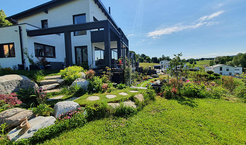 High-quality detached house with granny apartment, unique location