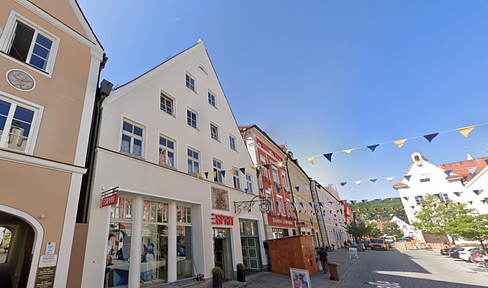 Versatile commercial space with charming inner courtyard - flexible use for numerous concepts