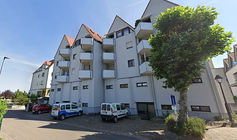 Newly renovated 2-room apartment with balcony directly on the market square in Neckarwestheim