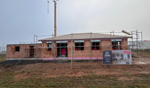 Bungalow with double garage in Irchenrieth - KfW subsidy possible