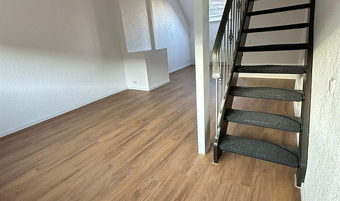 Frisch sanierte Dachgeschosswohnung mit neuer Einbauküche