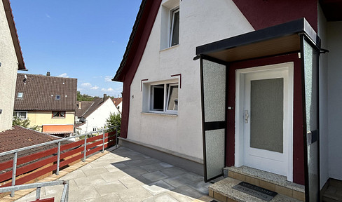 Anwesen in Buchen-Götzingen. Einfamilienhaus mit Nebengebäuden und Garagen etc.