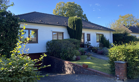 For sale by private individual. Detached house.