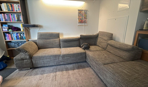 3-room apartment, 1st floor, with balcony and fitted kitchen.