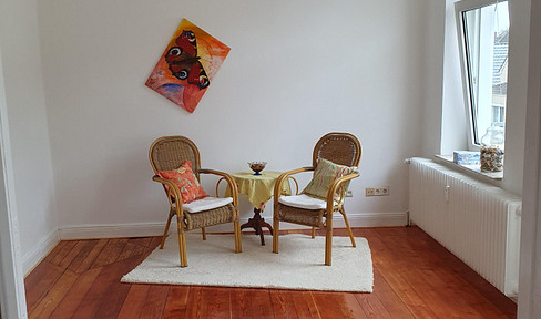 Beautiful, bright old apartment by the sea with 2 balconies