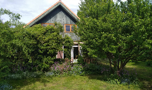 freistehendes Einfamilienhaus mit schönem Garten