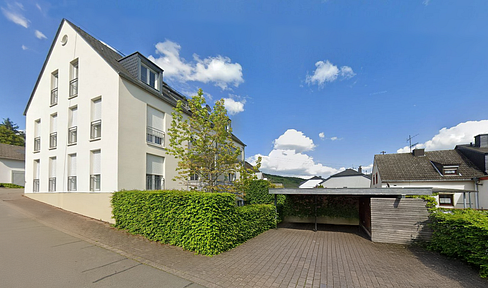 Toll geschnittene, helle Wohnung mit Südbalkon