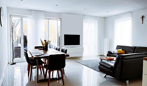 Toll geschnittene, helle Wohnung mit Südbalkon