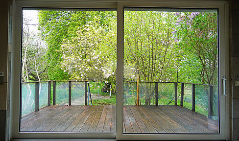 Double bungalow, pasture land, stable