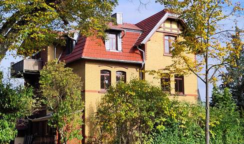 Historische Perle mit Nebengelass (Halle)