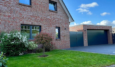 Fantastic semi-detached house with wellness area, conservatory, double garage and PV system