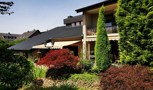 Architect's villa in a sought-after prime location in Bergisch Gladbach