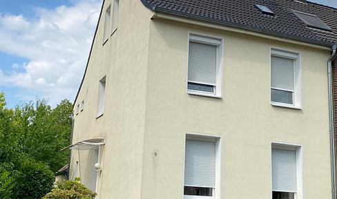 Well-maintained semi-detached house with north-south orientation, located in the heart of MG-Lürrip.