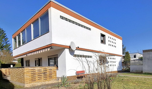 Zweifamilienhaus mit eingewachsenem Garten + 2 Garagen in guter Lage, provisionsfrei für Käufer