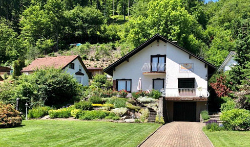 Großzügiges Einfamilienhaus mit großem Garten