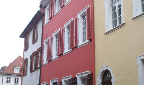 Heidelberg-Altstadt direkt unter dem Schloss: Haus mit 3 Wohnungen