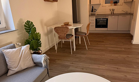 Refurbished & furnished 40 m² basement apartment in Schenefeld