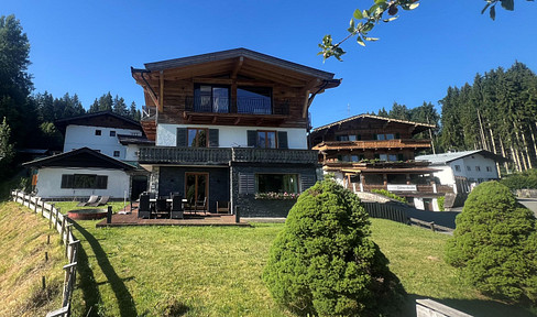 Spacious detached house with imperial views