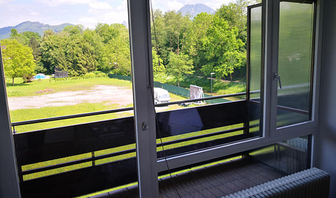 Ruhige attraktive 2-Zimmer Wohnung mit Balkon am Stadtrand mit Blick in die Natur