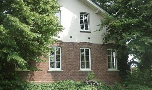 Rarity in East Frisia - Old pastor's house - Large multi-generation house from 1879