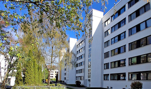 Bright 3-room apartment, 70 m2, Unterhaching, Munich, with balcony. Brand new, never occupied before, after complete renovation.