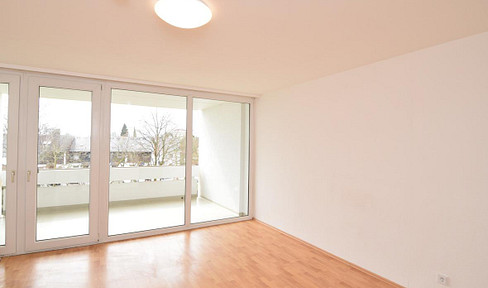 Bright 3-room apartment, 70 m2, Unterhaching, Munich, with balcony. Brand new, never occupied before, after complete renovation.