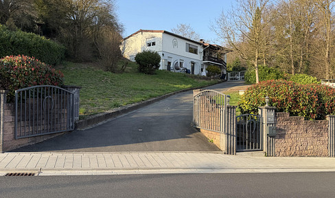 Refurbished two-family house (DHH) with large plot, garage and garden in Obernburg am Main