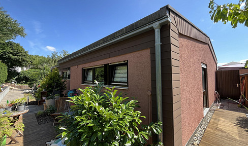 Detached bungalow with 2 apartments