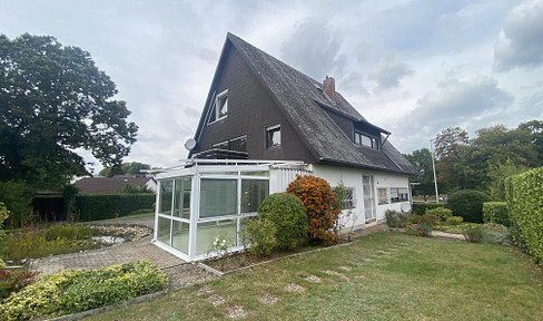 Detached house with spacious plot and granny apartment